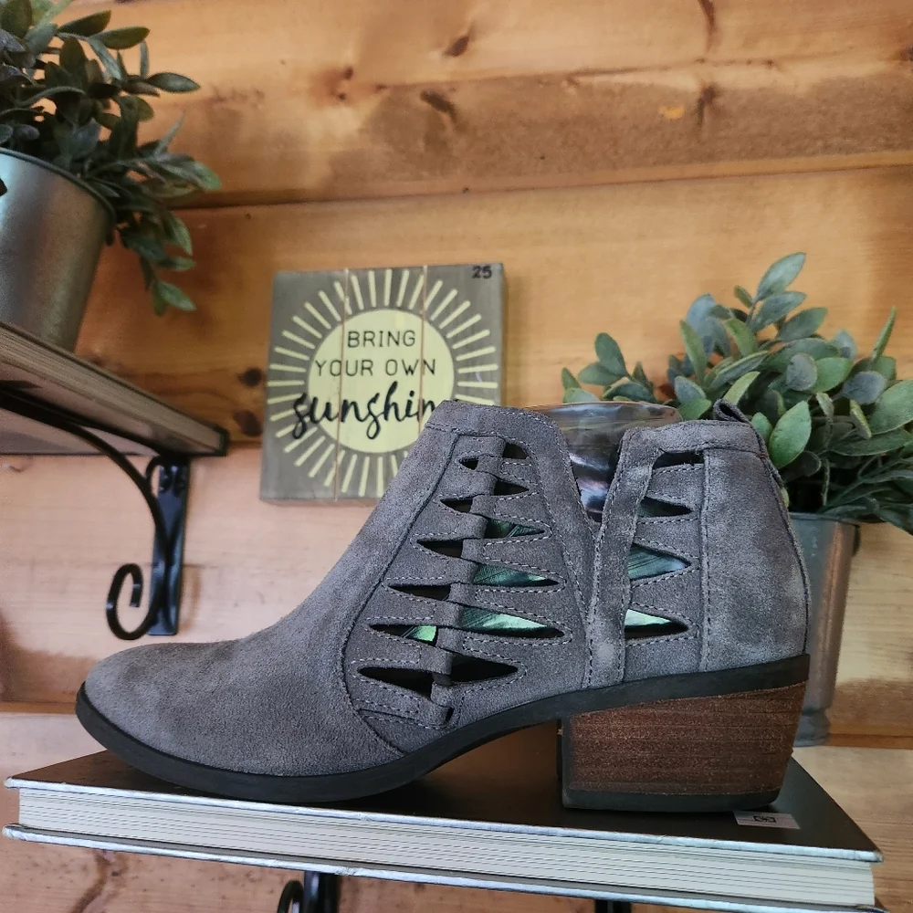 Michael Michael Shannon Piper Boots Gray Suede Leather Laser Cut Ankle Sz 7.5‎ M